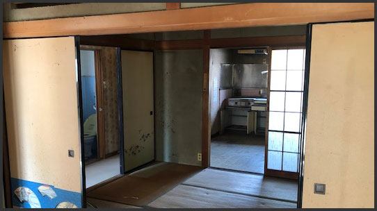 前橋市まるまるリフォーム展示場：工事前の居間