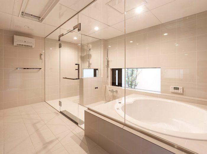 浴室リフォームは１５～２０年が目安です　埼玉県川口市の浴室リフォーム事例　掃除
